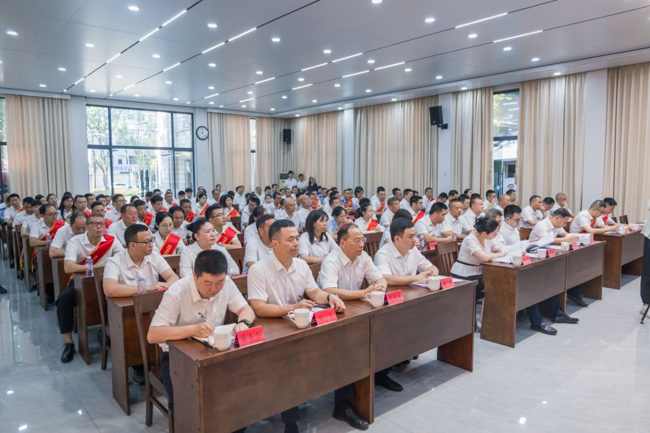 喜報！易順建工集團與總經(jīng)理李晉恒雙雙榮獲松溪縣“6·9”極端暴雨洪澇災(zāi)害防御優(yōu)秀表彰。
